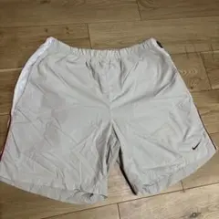 Nike ショートパンツ クリーム色　Lサイズ