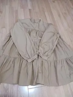 新品 ティアードブラウス ベージュ系