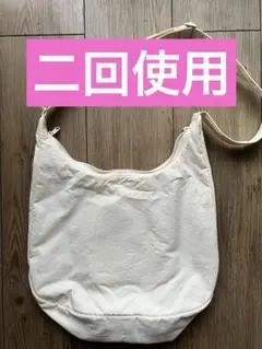 GUホワイト ラウンドショルダーバッグ