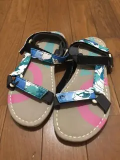 新品未使用　サンダル　Ellesports   夏らしい色柄