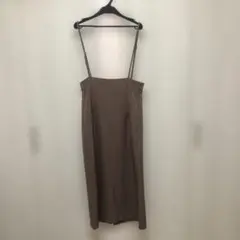サスペンダー付きナロースカート