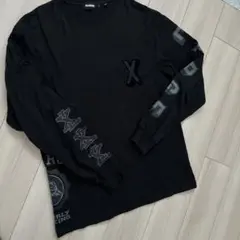 黒の長袖カットソー Xロゴ入り