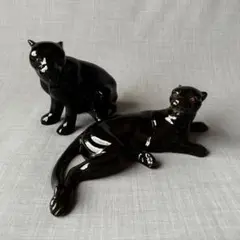 クロヒョウ　黒いオブジェ　 金色の台座付き 装飾品 クロヒョウ 黒いオブジェ 金色の台座付き 装飾品