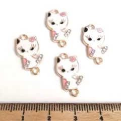 在庫1セット⭐おしゃれな猫コネクター.。.:*4個♡ゴールドチャーム