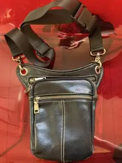 ⭐︎美品⭐︎ショルダーバッグ ウエストバッグ シザーバッグ　牛革 カラビナ付 黒