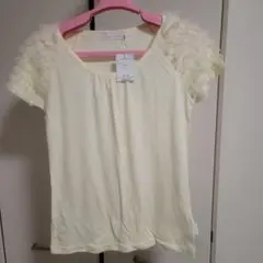 フリル付き淡い黄色半袖トップス