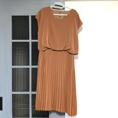 ブラウン オレンジ プリーツドレス 半袖　ソアリーク
