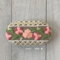 インド刺繍リボン　ピンクの花の刺繍　オーバル型バレッタ
