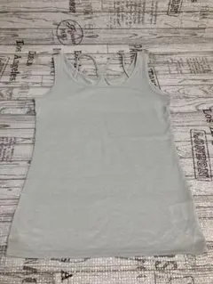 美品PASTライトグレー ラメ入バックストラップ タンクトップ