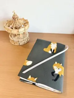 読書好きのブックカバー 単行本 四六判用