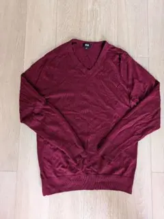 UNIQLO　メリノウールVネックセーター　ワイン