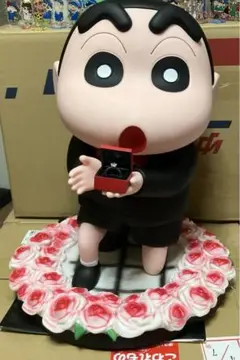 42cm クレヨンしんちゃん プロポーズフィギュア　特大 指輪付き 海外輸入 42cm クレヨンしんちゃん プロポーズフィギュア 特大 指輪付き
