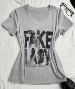 グレー Vネック Tシャツ グラフィックプリント