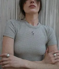 CLANE クラネ LOGO CROPPED TIGHT TEE