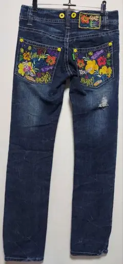 最終値下げ！！ハイビスカス刺繍ダメージジーンズ。M。これ以上値下げ一切ナシ！！