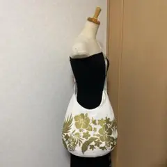ハワイアンショルダー バック♦️ハイビスカス/ゴールド/クリーム♦️handmade