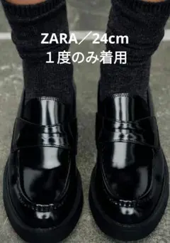 ZARAエナメルレザー風ローファー