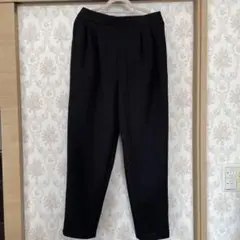 フェリシモ　黒 タック入り スラックス