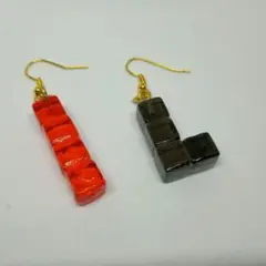 【夏休み特価】【ハンドメイド】テトリミノ型ピアス 赤と黒