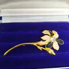 SWAROVSKI　ブローチ　スワロフスキー　アクセサリー