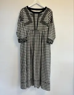 レアック　チェック柄刺繍入り七分袖ワンピース