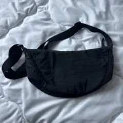 ブラック ボディバッグ ユニクロ