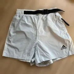 adidas ライトブルー ショートパンツ