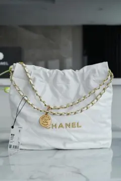 CHANEL ホワイト ショルダーバッグ