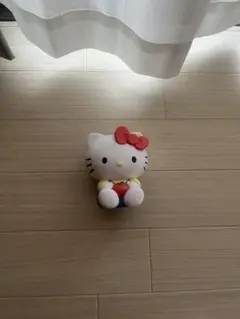 ハローキティ ハート付きフィギュア