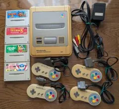 スーパーファミコン、コントローラx4、ACアダプタ、映像ケーブル、ソフト4本