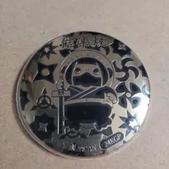 信楽焼　たぬき 24KGP 缶バッチ