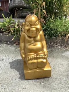 でかいビリケンの置物