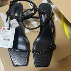 ZARA 新品未使用　定価7990円　スタッズサンダル