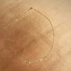 金色のネックレス