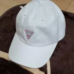 GUESS キャップ　白