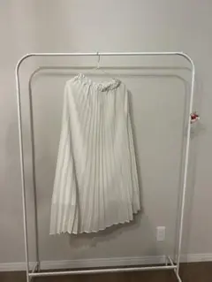 ホワイトプリーツスカート