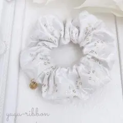 133 インド刺繍　シュシュ　ヘアゴム　ハンドメイド　ホワイト　花柄