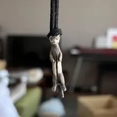 脱力 フェレットのペンダント