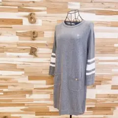 【ブルーレーベルクレストブリッジ】ニット ワンピースロゴ金ボタン M グレー×白