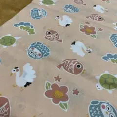 和風　めでたい動物柄　プリント ピンク　シーチング　生地 108cm× 45cm