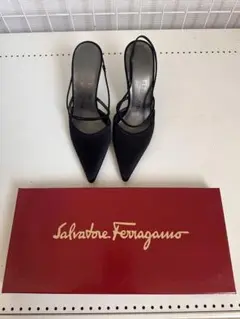 【新品完品】Salvatore Ferragamo ブラックヒール