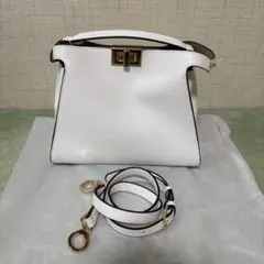 ホワイト　レザーバッグ　レディース