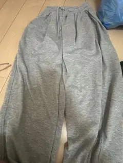 こちらはシーインのスウェットパンツです。