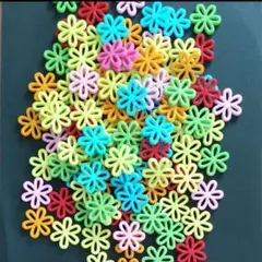 お買い得品　お花のビーズ　大きめ　約110個