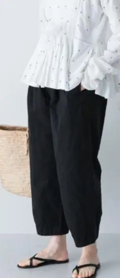 タグ付き新品未使用　かぐれ　コットンクロップドパンツ　ブラック