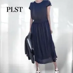 PLST プラステ エアリーサテンギャザーワンピース　フレンチスリーブ ネイビー