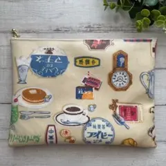 ラミネートポーチ　大きめ　フラットポーチ　ハンドメイド　レトロ喫茶　ベージュ