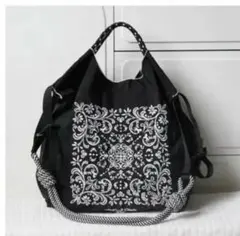 ショルダー紐つき　刺繍　エコバッグ　M 人気　大容量　トートバッグ　バンダナ柄