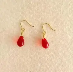 【再々々々々々販】♥️シャムレッドのチェコドロップシンプルピアス♪　ハンドメイド