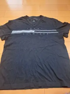 TOMMY HILFIGER 黒 Vネック Tシャツ